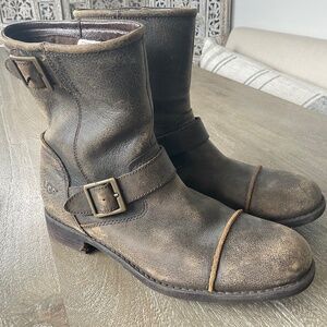 Men’s Ugg Rockville Brown Distressed Leather Boots 8